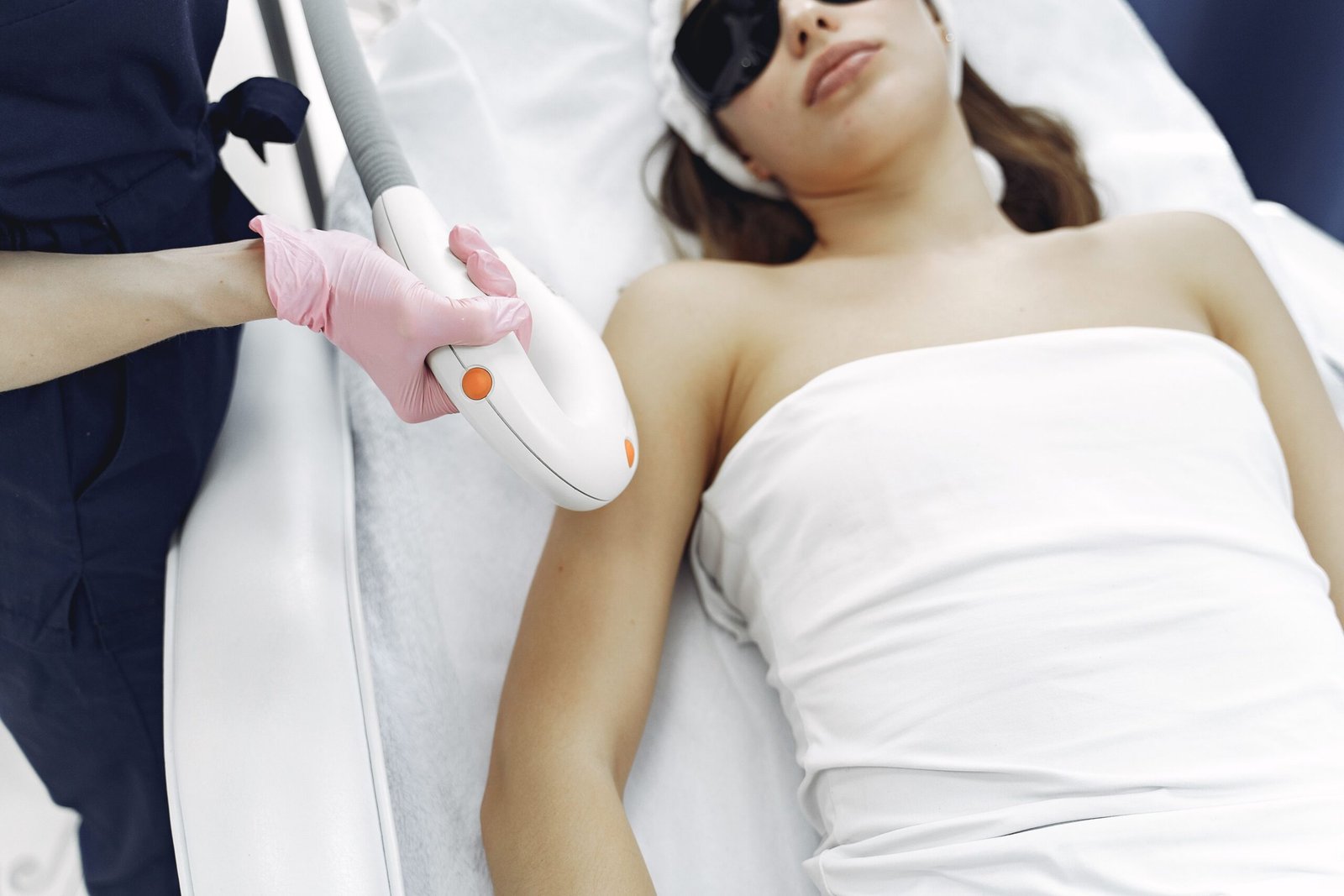 Chirurgie des paupières supérieures à Paris : Ouvrez votre regard avec subtilité