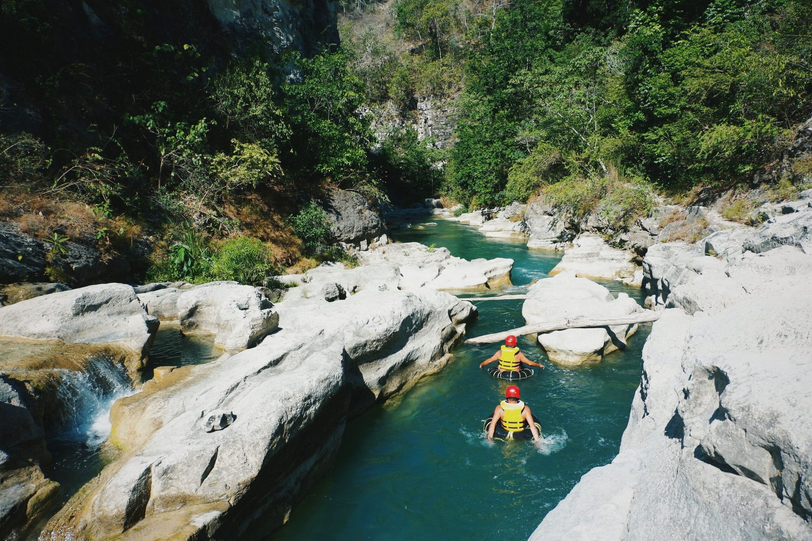 Canyoning Verdon débutant : le guide complet pour sauter le pas en toute sérénité